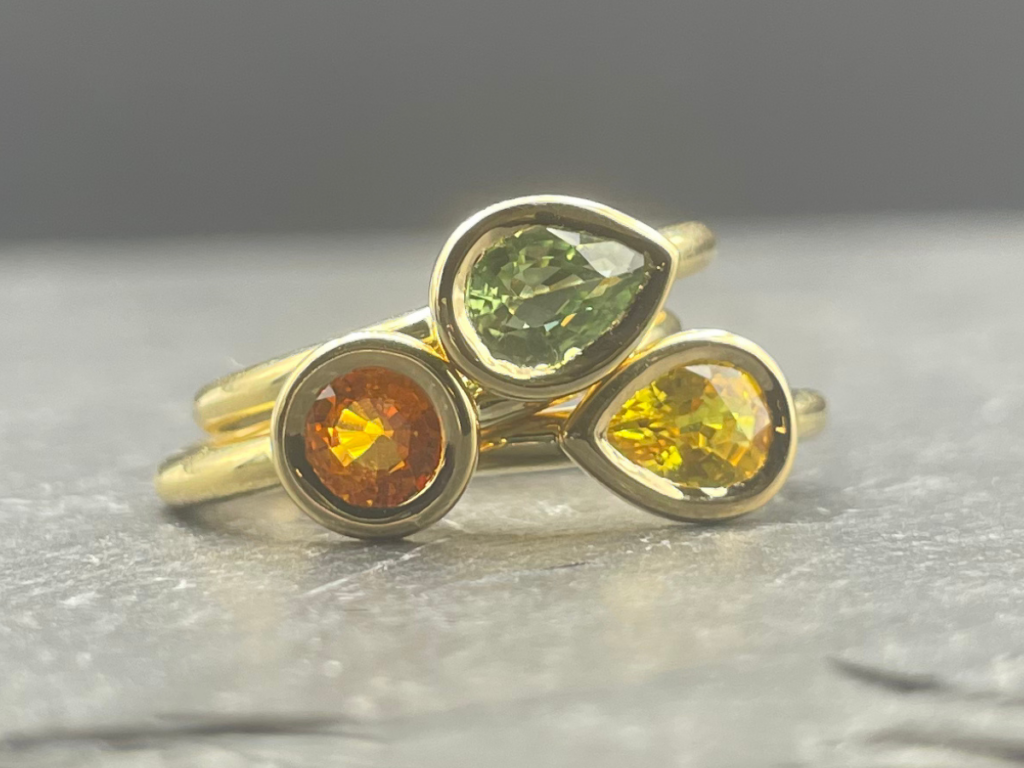 bague or jaune saphirs orange, jaune et vert Van Hoye
