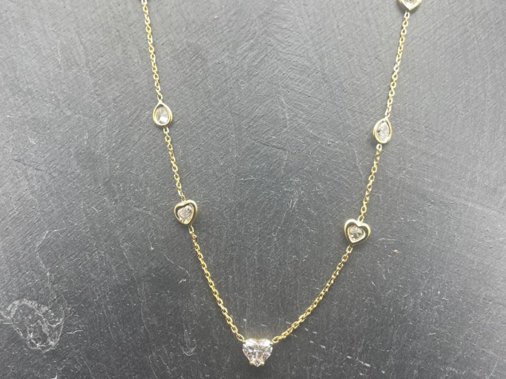 collier diamants coeur et poire