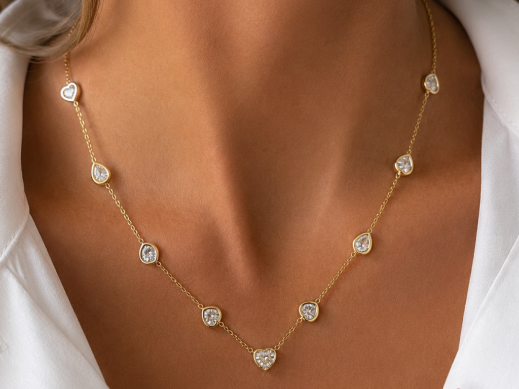COLLIER OR JAUNE 18 CARATS DIAMANTS COEUR ET POIRE