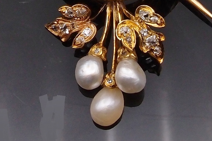 Broche florale Napoleon III or email diamants et perles fines