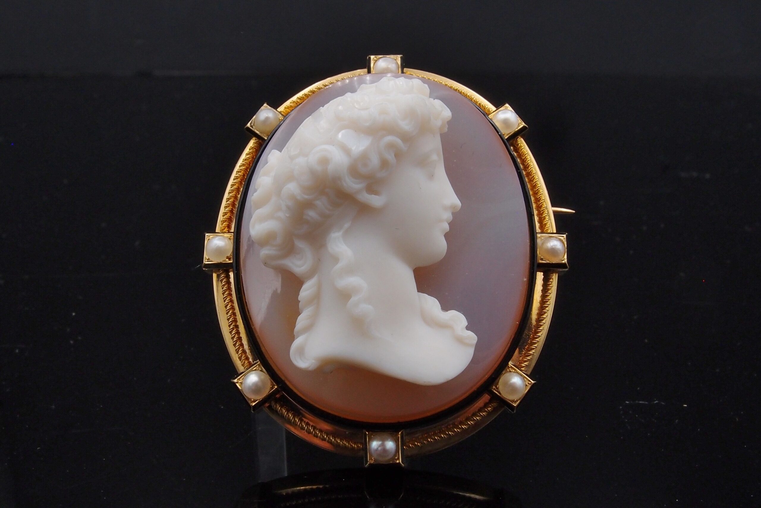 Broche Camée 19 ème 0r 18 carats Cornaline 2mail et perles fines