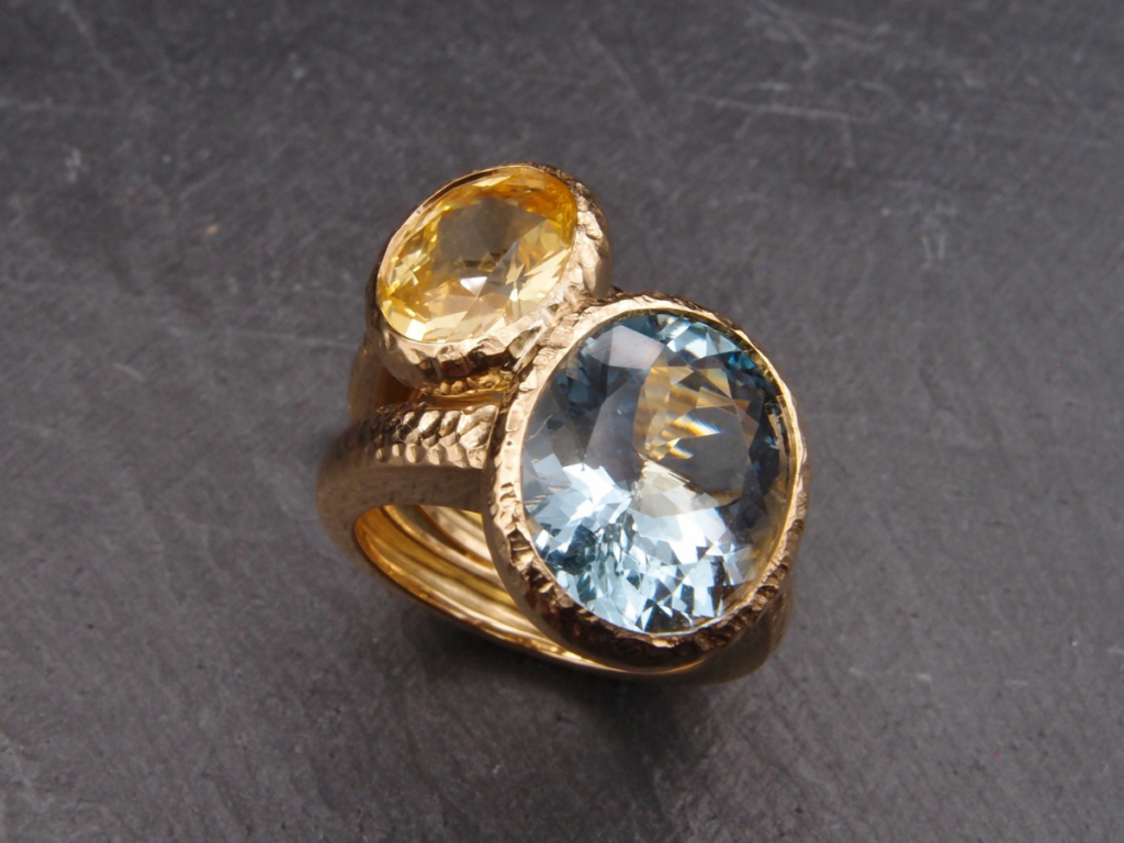 Bague or jaune saphir jaune et aigue-marine et saphir jaune