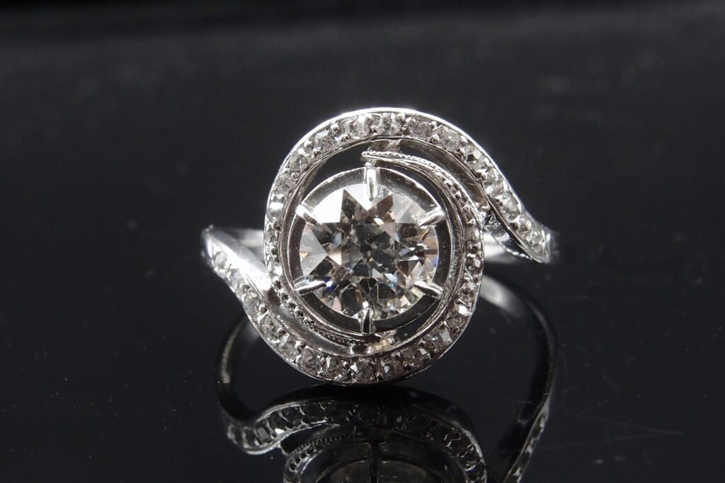 BAGUE TOURBILLON PLATINE ET DIAMANTS