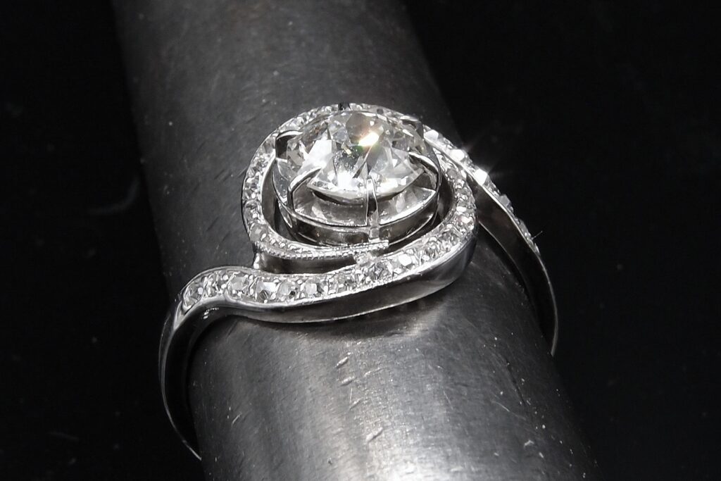 Bague tourbillon platine diamant 1.07 ct