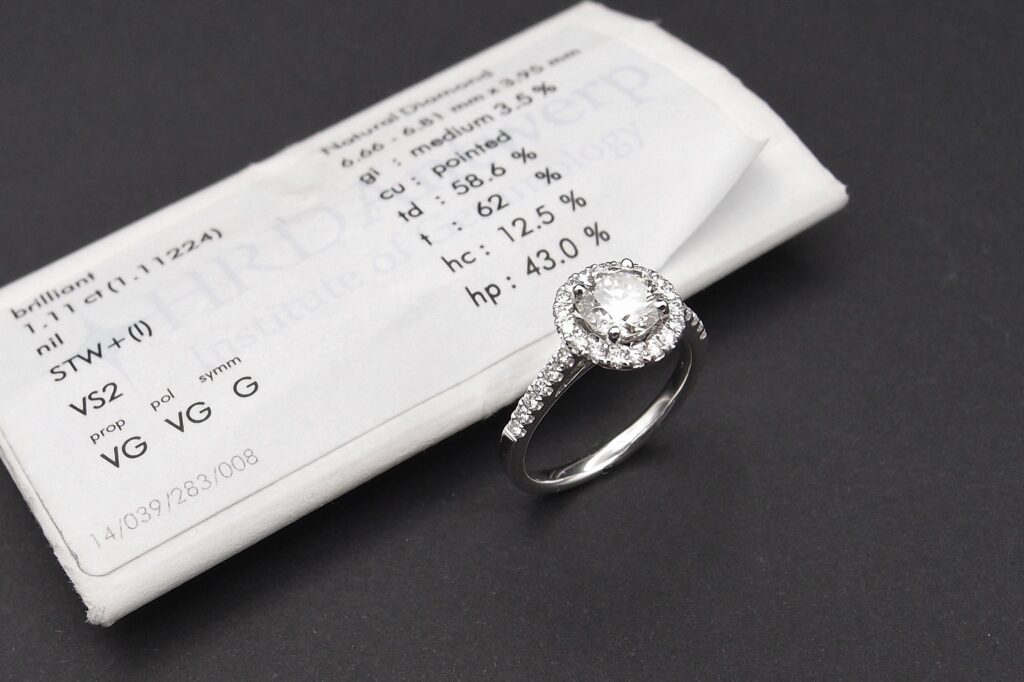 Bague entourage diamants  , Centre 1.11 ct I/VS2