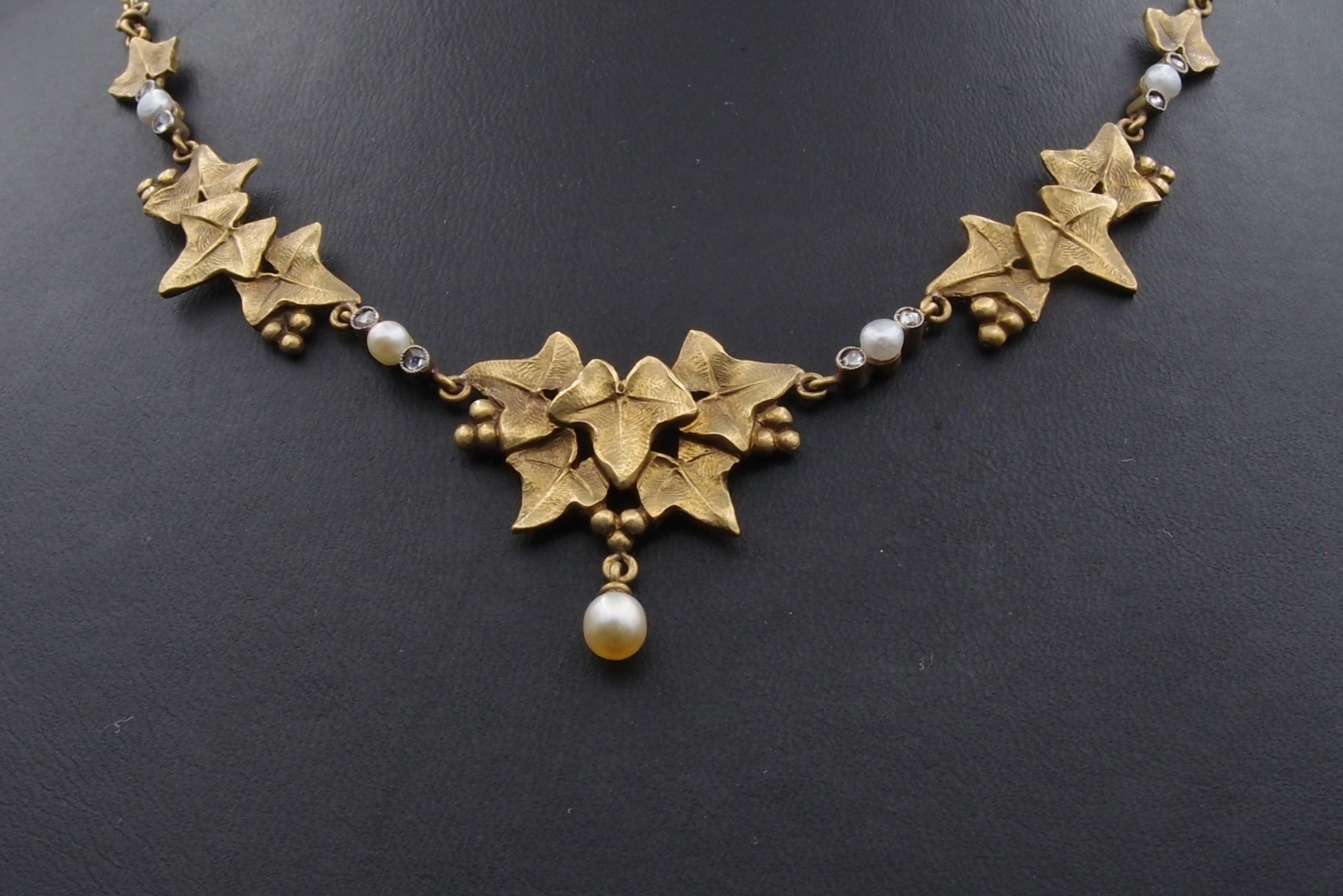 Collier Art Nouveau ” Feuilles de Lierre”