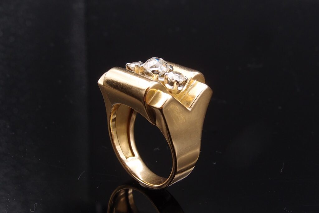 Bague Tank vers 1940 , or 18 cts platine et diamants