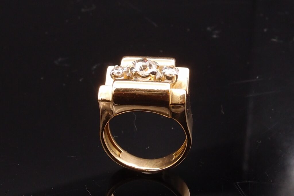 Bague Tank vers 1940 , or 18 cts platine et diamants