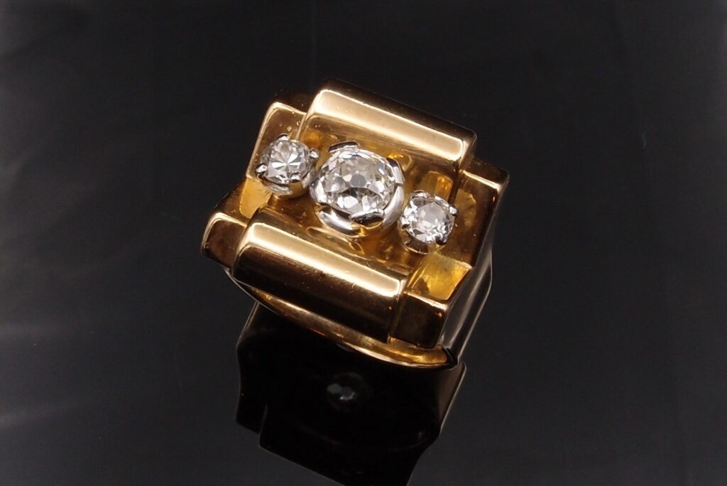 Bague Tank vers 1940 , or 18 cts platine et diamants