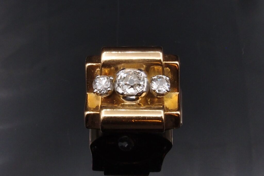 Bague Tank vers 1940 , or 18 cts platine et diamants