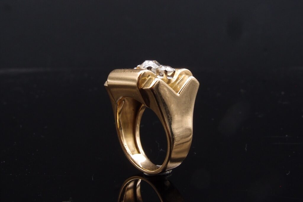Bague Tank vers 1940 , or 18 cts platine et diamants