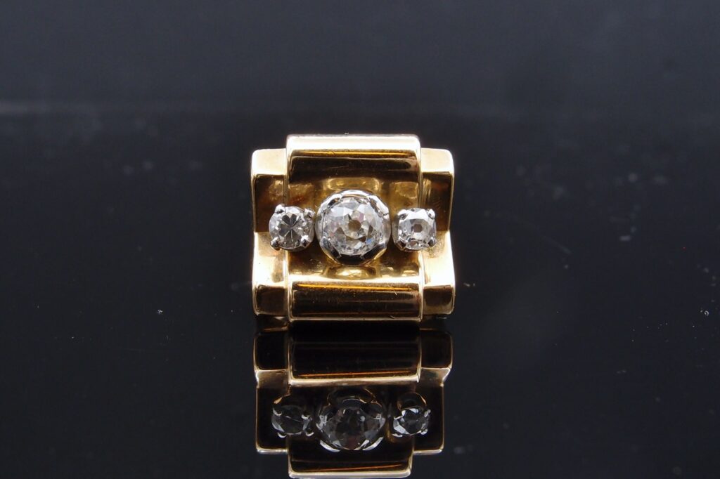 Bague Tank vers 1940 , or 18 cts platine et diamants