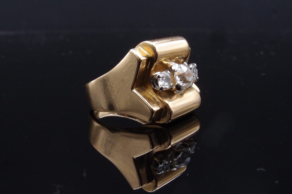 Bague Tank vers 1940 , or 18 cts platine et diamants