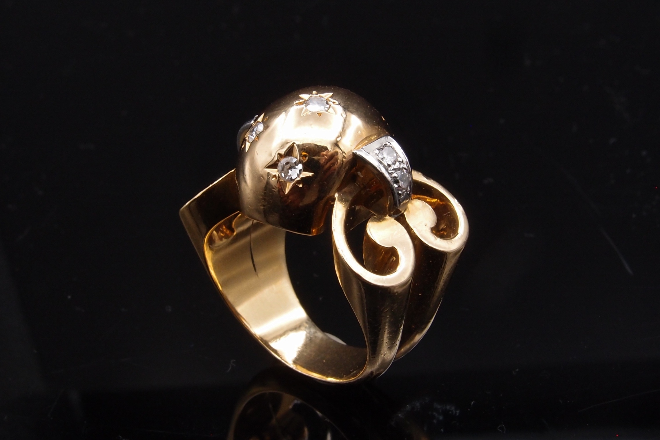 Bague “Cocktail” , or , platine et diamants , vers 1940